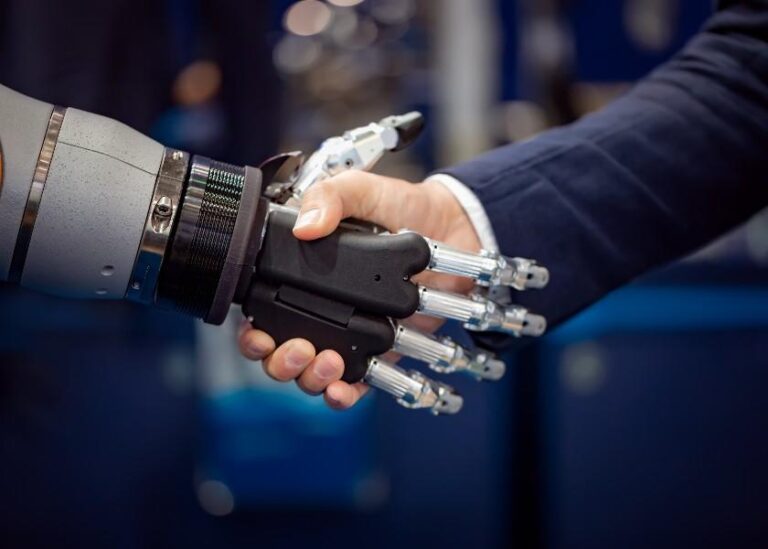 EU robotics project gives maintenance personnel "a helping hand"