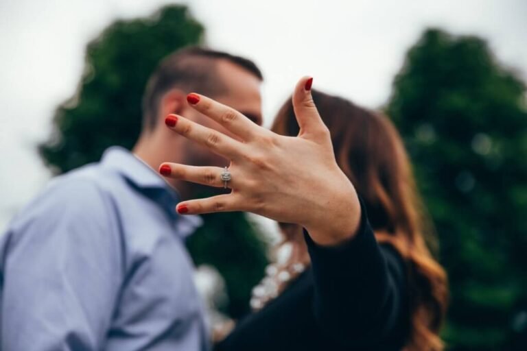 The 6 Most Common Mistakes Men Make When Buying Engagement Rings